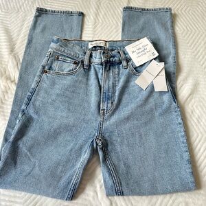 NWT Abercrombie & Fitch 90s Slim Straight Ultra High Rise Jeans Size 24 Short